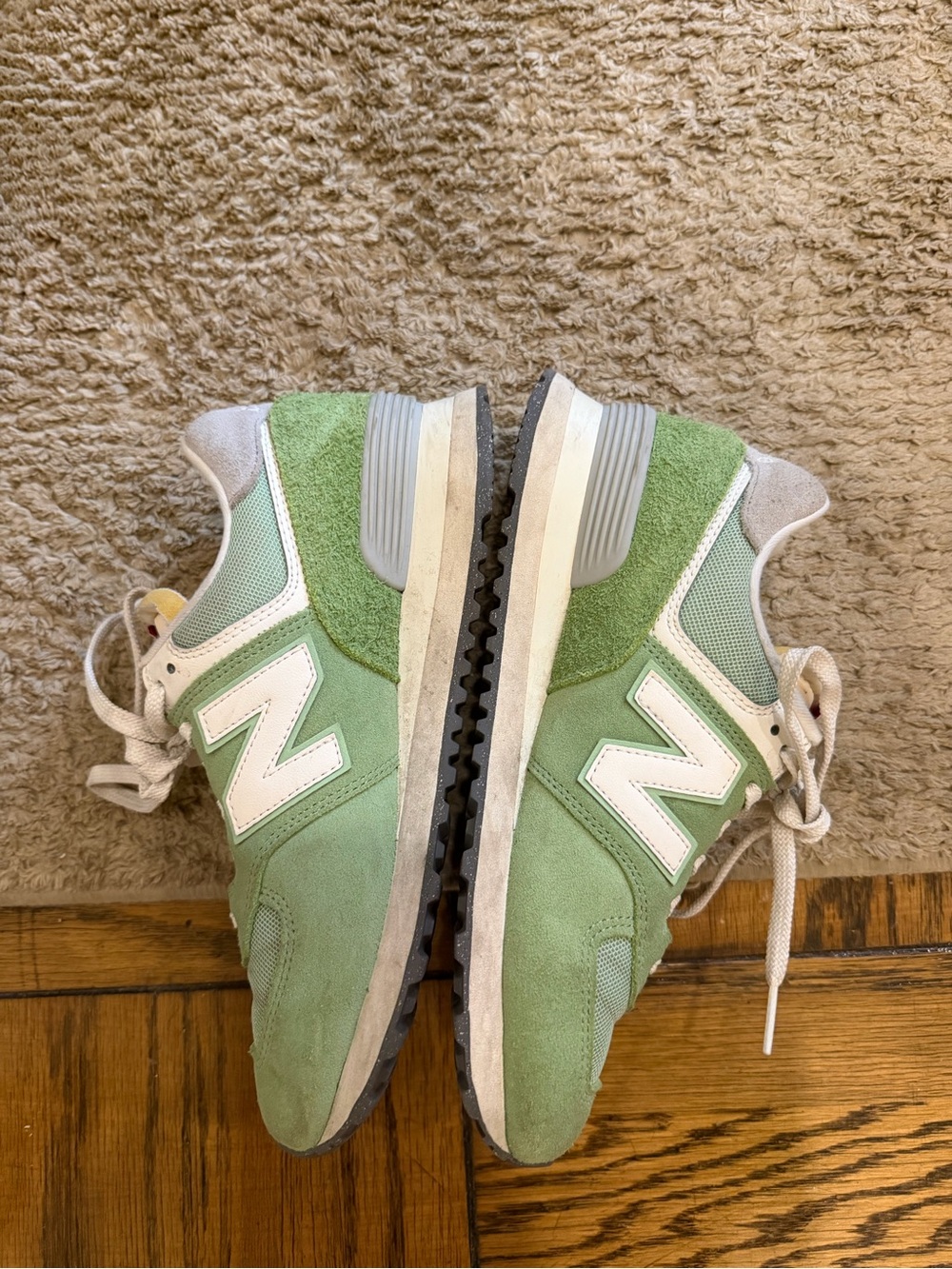 New Balance 574 Pastel Green Sneakers W8.5 - Picture 3 of 5